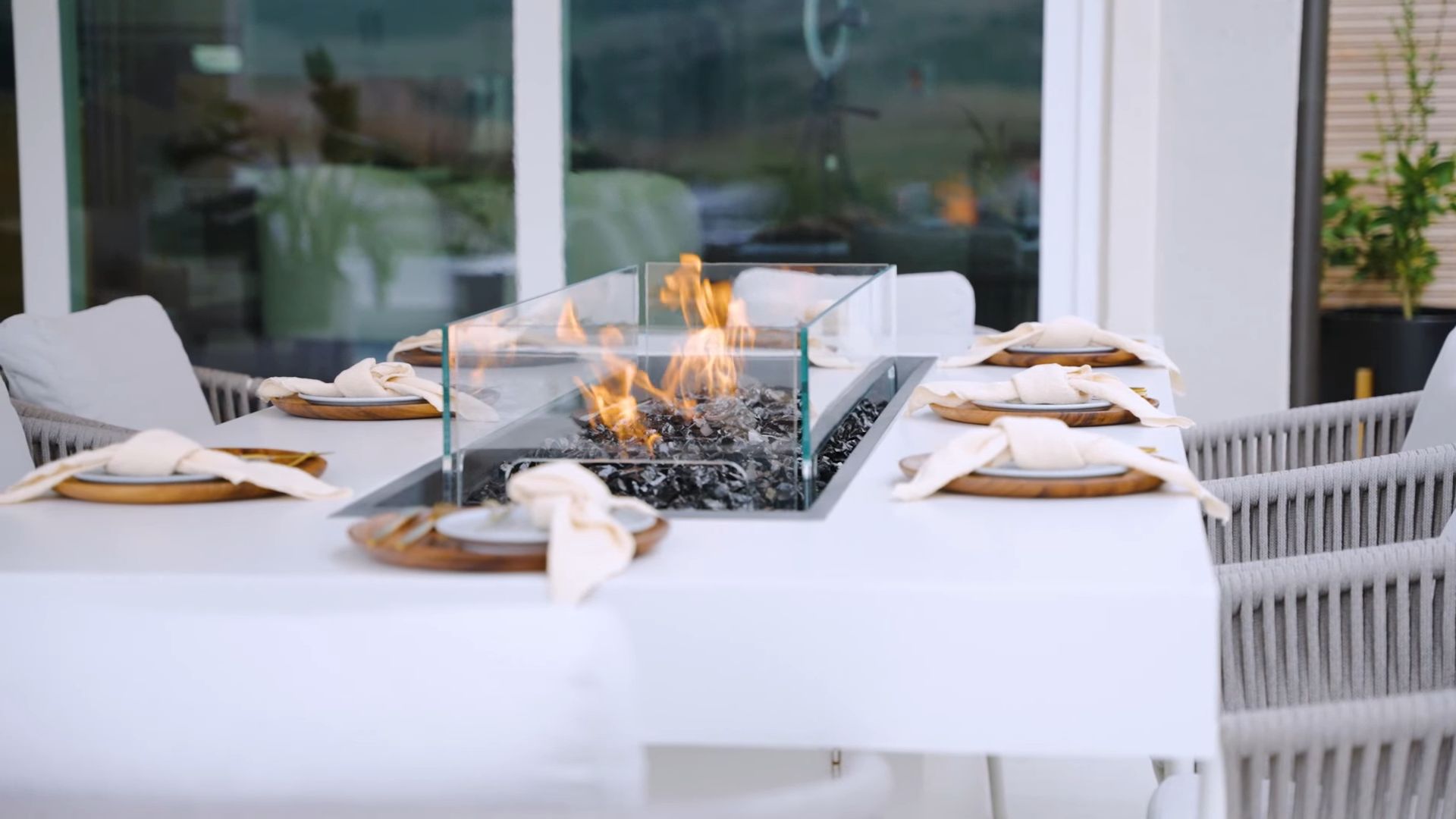 Gin 90 Imgs (3) outdoor table with fire pit