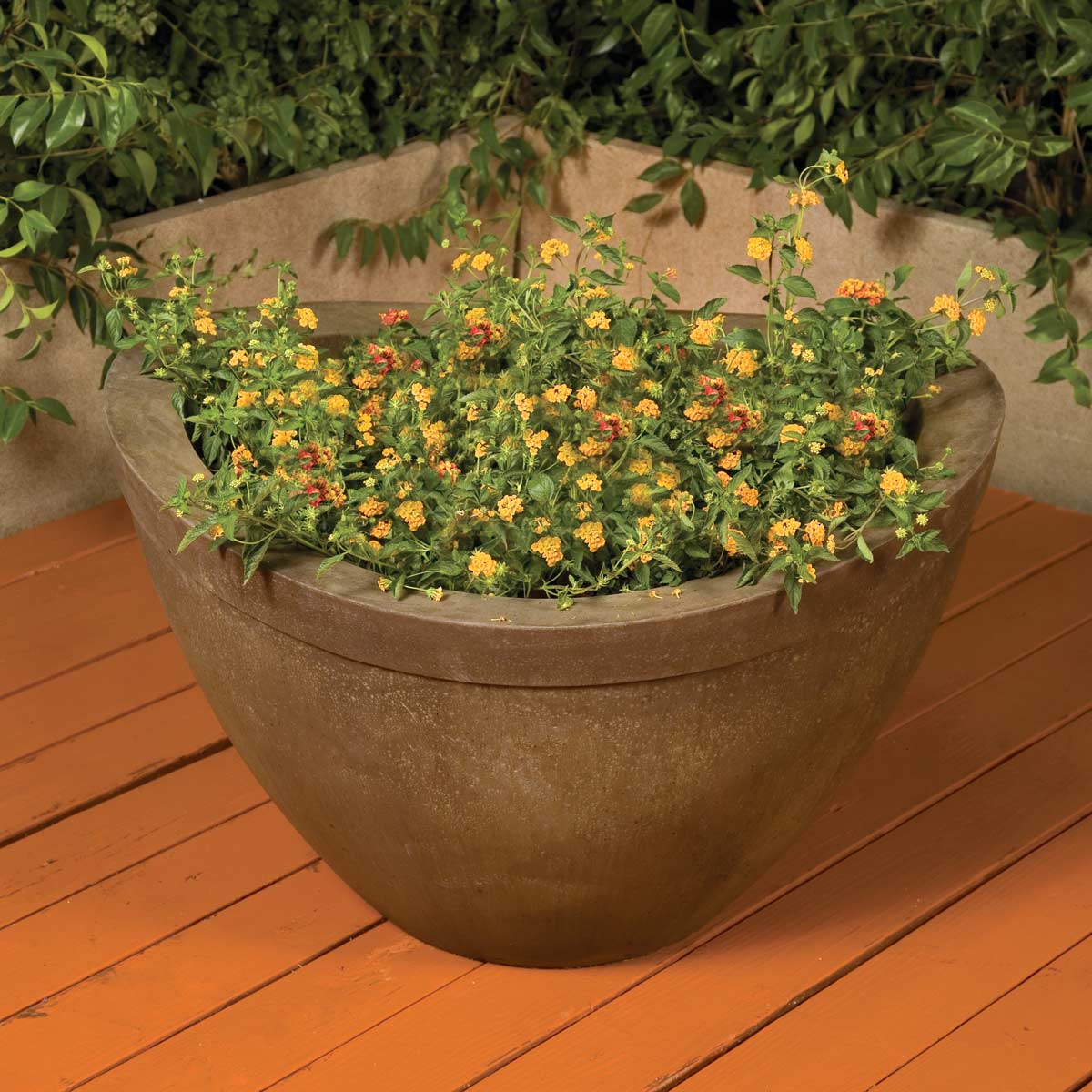 Majestic Planter Medium (gfrc In Trasacco Finish)