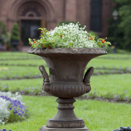Smithsonian L’enfant Urn (cast Stone In Nero Nuovo Finish)