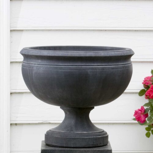 Williamsburg Plantation Urn (cast Stone In Nero Nuovo Finish)