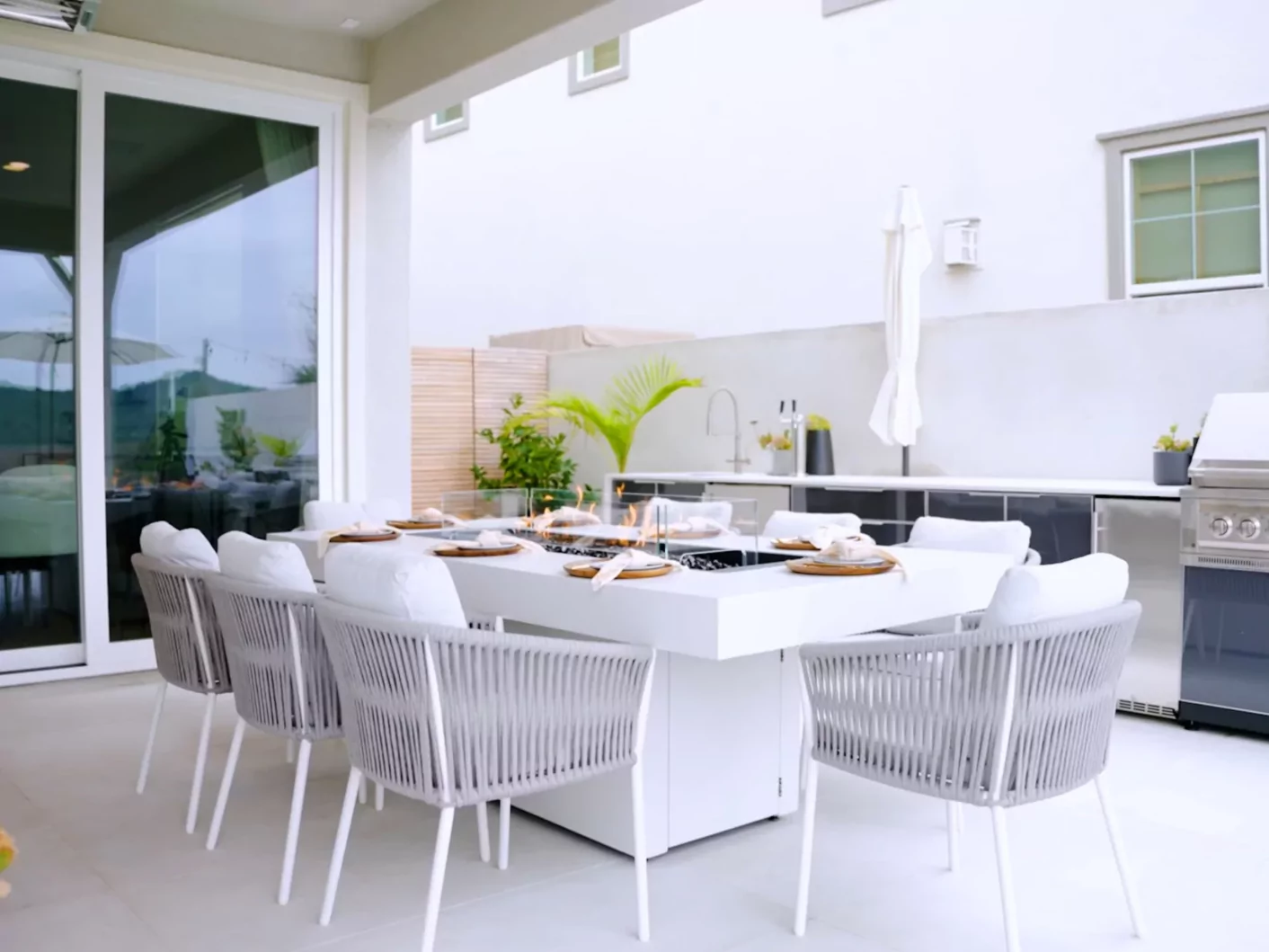 Esf Gin 90 Dining Fire Table Clement Twins A outdoor table with fire pit