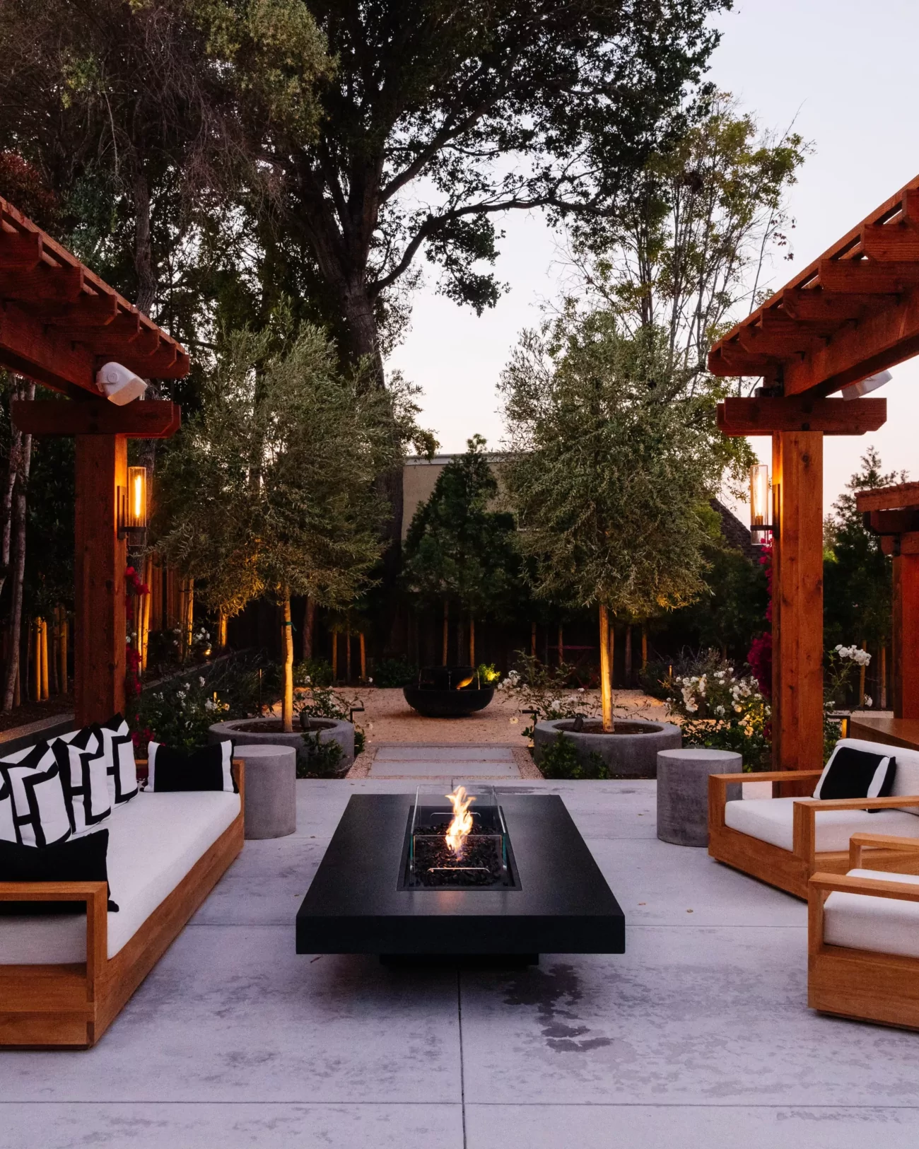 Mad Gin 90 Low Fire Table Outdoor Private Residence 2 outdoor table with fire pit